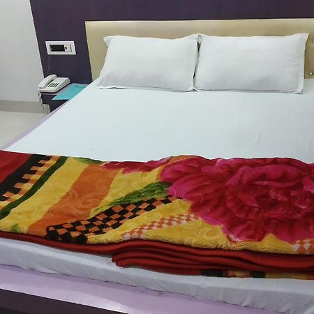 Hotel Nikunj Ashta  Экстерьер фото