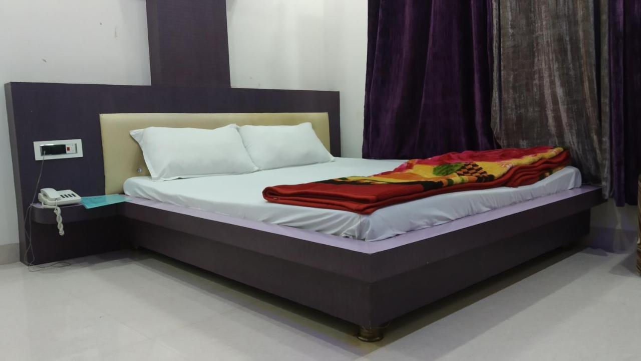 Hotel Nikunj Ashta  Экстерьер фото