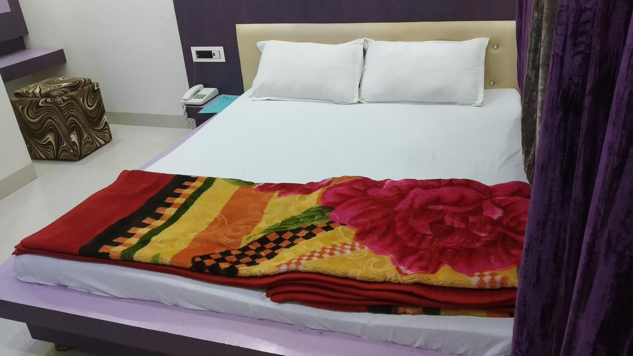 Hotel Nikunj Ashta  Экстерьер фото